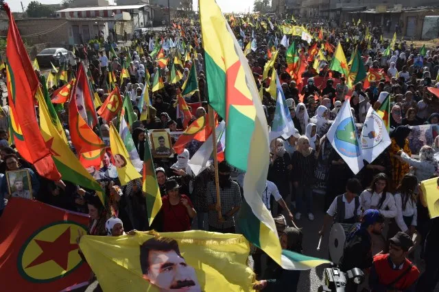 بحشود غفيرة...انطلاق مسيرة الكرامة ضدّ الاحتلال والخيانة