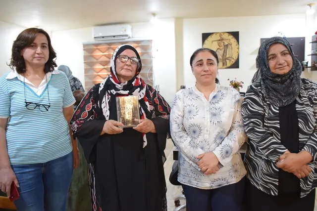 مجلس عدالة المرأة بقامشلو يحتفي بتكريم عضوته إلهام عمر