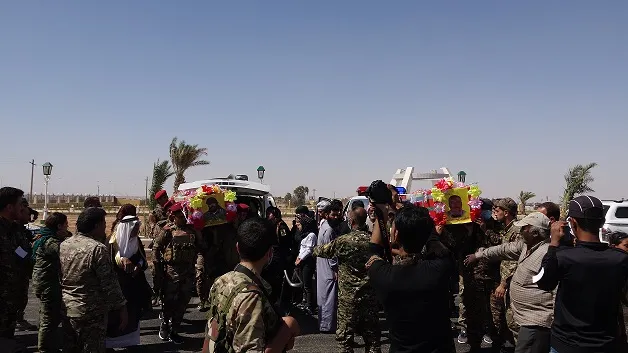 مراسم نقل رفات مقاتلين من شهداء تحرير الرقة إلى مزار الشهداء في الطبقة