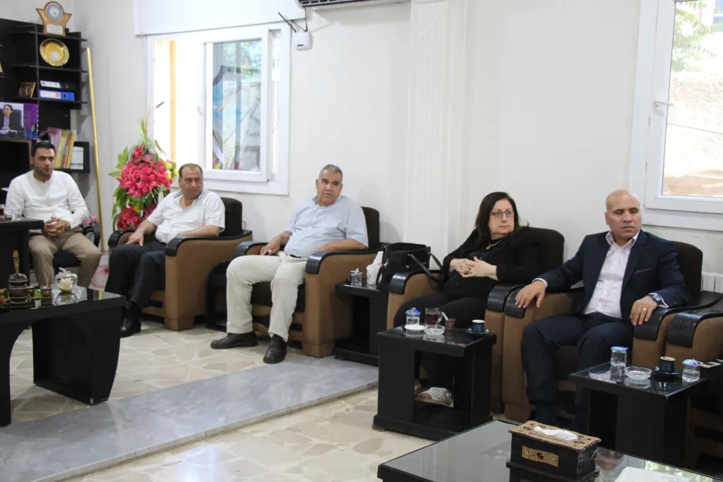 وفد من الإدارة الذّاتية لشمال وشرق سوريا يزور إدارة منبج ويطلع على أوضاع المدينة  