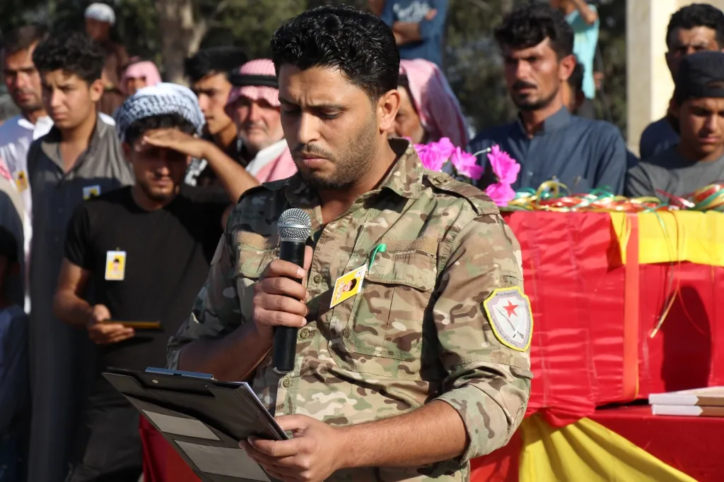​​​​​​​أهالي منبج يشيّعون جثمان الشّهيد رعد الأحمد إلى مثواه الأخير