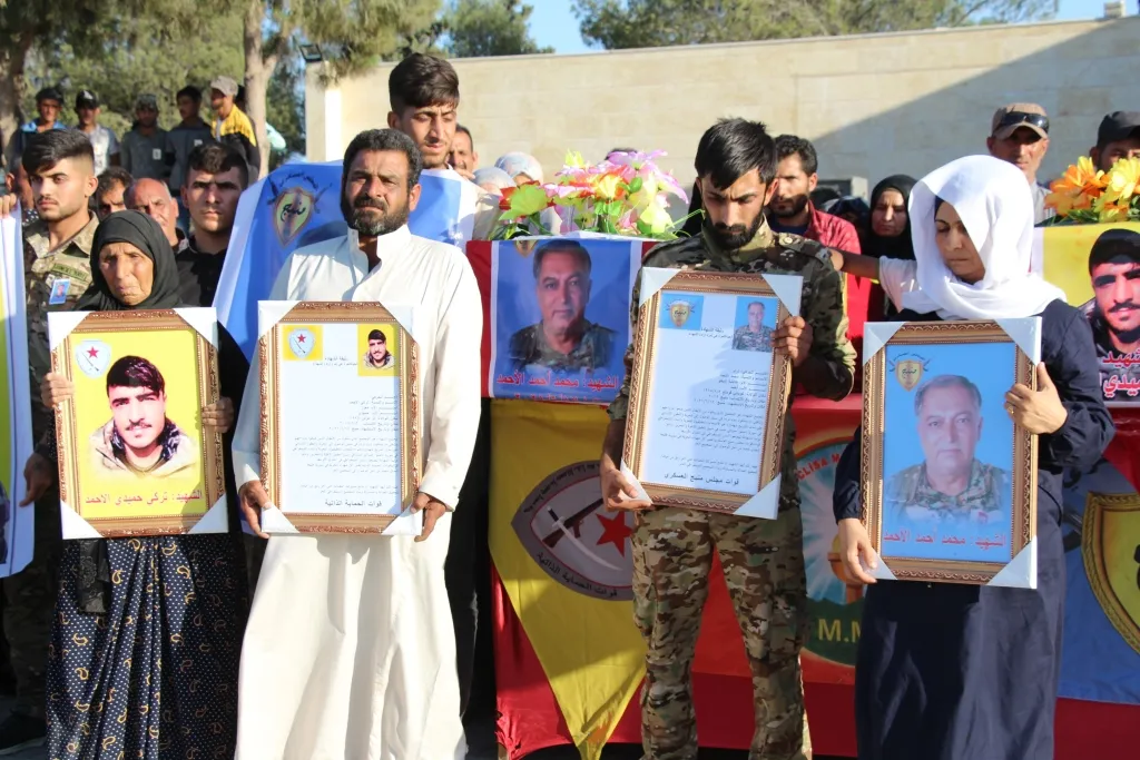 ​​​​​​​منبج تشيع جثمان الشهيدين تركي حميدي ومحمد الأحمد لمثواهما الأخير