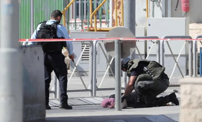 الجيش الإسرائيلي يقتل فتاة فلسطينية بزعم محاولتها تنفيذ "عملية طعن"
