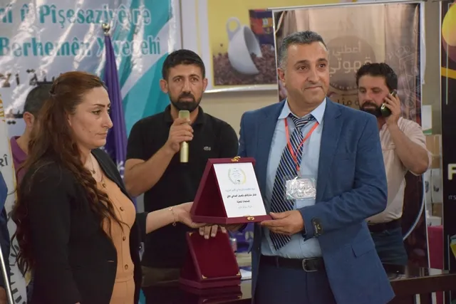 المعرض الثاني للمنتوجات المحلّية يختتم فعالياته بتقديم دروع تكريمية للمشاركين
