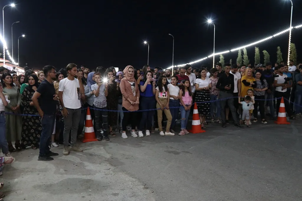 فرقة "هارموني" الموسيقية تنظم حفلة ترفيهية في ديرك