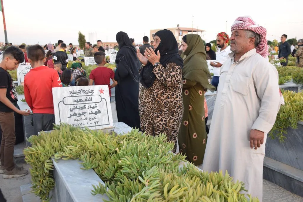 ​​​​​​​شمال وشرق تبدأ أولى أيام عيد الأضحى بزيارة مزارات الشهداء