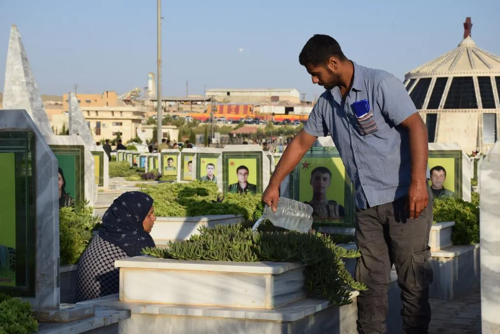 ​​​​​​​شمال وشرق تبدأ أولى أيام عيد الأضحى بزيارة مزارات الشهداء
