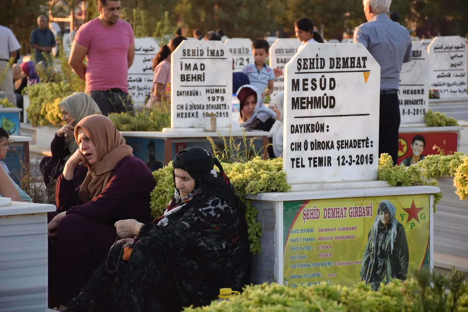 ​​​​​​​شمال وشرق تبدأ أولى أيام عيد الأضحى بزيارة مزارات الشهداء