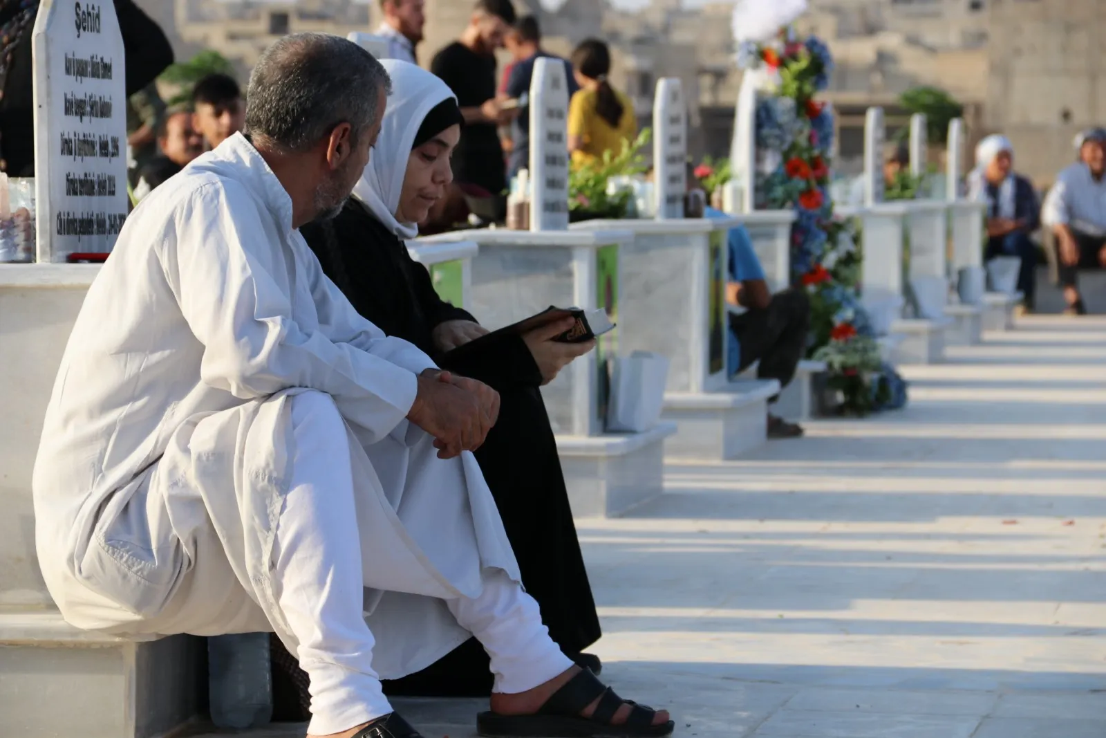 ​​​​​​​شمال وشرق تبدأ أولى أيام عيد الأضحى بزيارة مزارات الشهداء