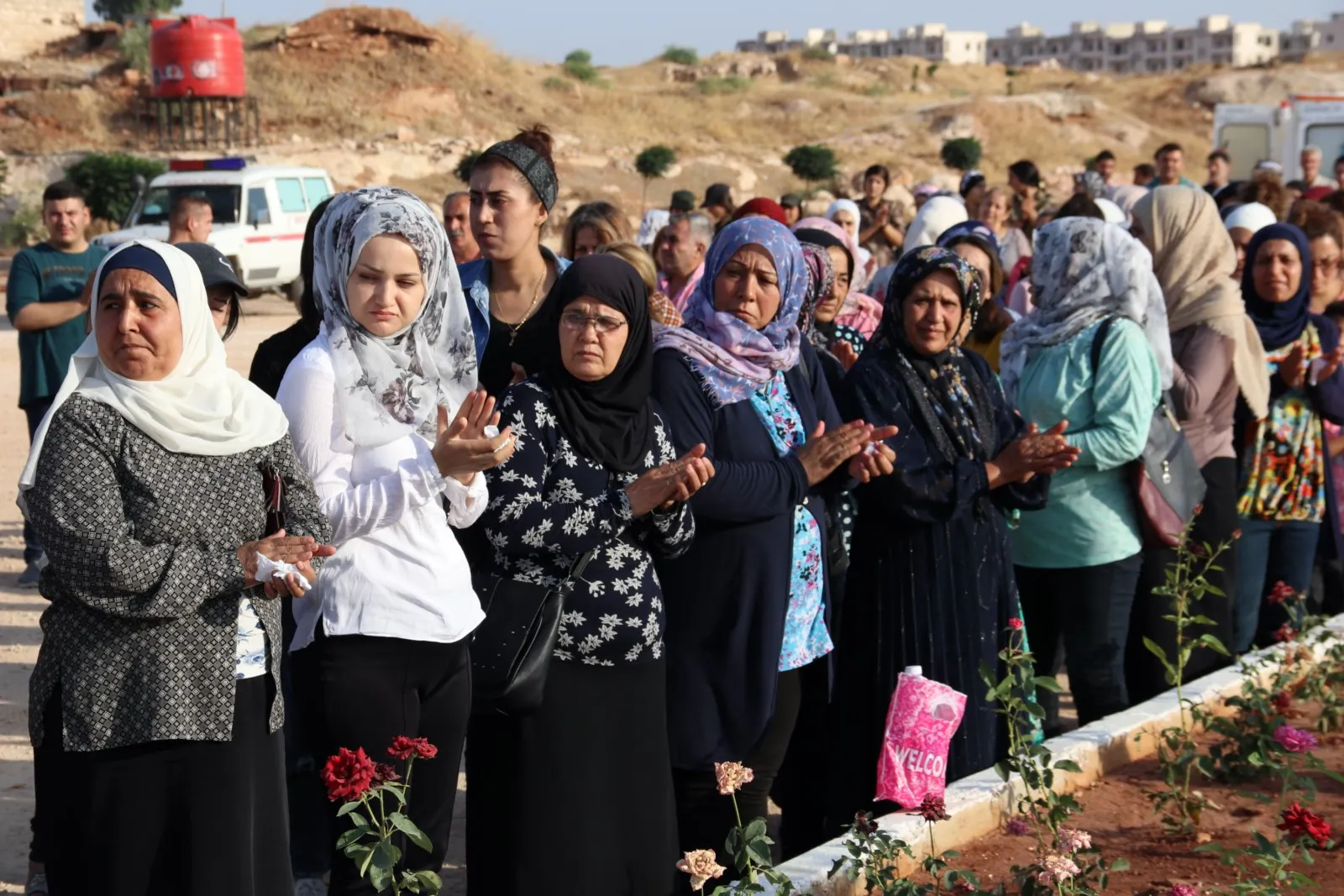 ​​​​​​​شمال وشرق تبدأ أولى أيام عيد الأضحى بزيارة مزارات الشهداء