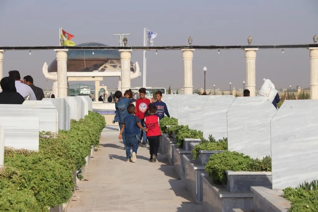 ​​​​​​​شمال وشرق تبدأ أولى أيام عيد الأضحى بزيارة مزارات الشهداء