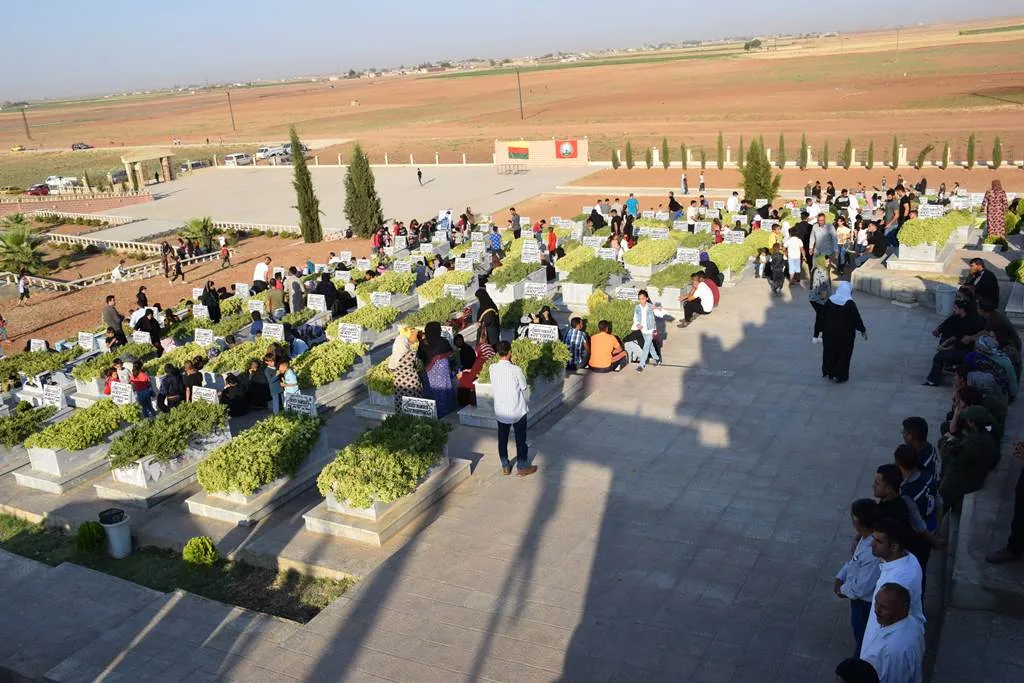 ​​​​​​​شمال وشرق تبدأ أولى أيام عيد الأضحى بزيارة مزارات الشهداء