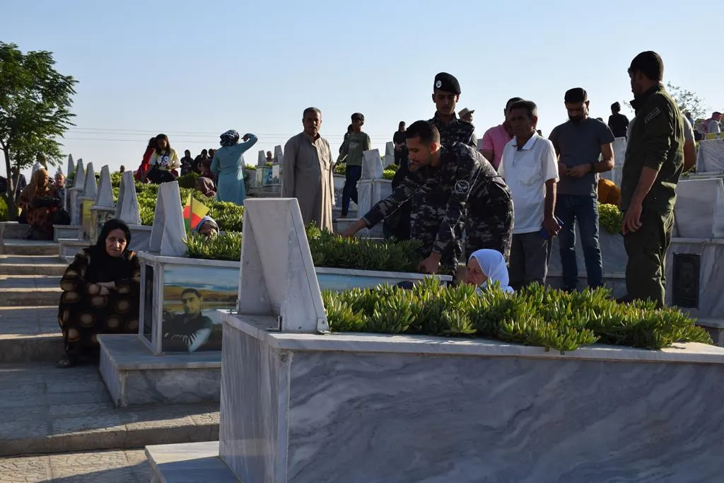 ​​​​​​​شمال وشرق تبدأ أولى أيام عيد الأضحى بزيارة مزارات الشهداء