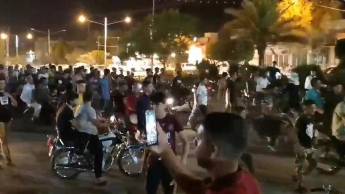 ​​​​​​​إعلام إيراني: قوات الأمن تطلق النار على المتظاهرين في الأهواز