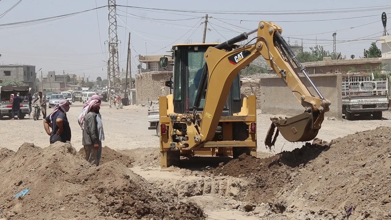 ​​​​​​​بلدية الشعب في صعوة تستبدل خط مياه وتعبّد طريقاً في البلدة