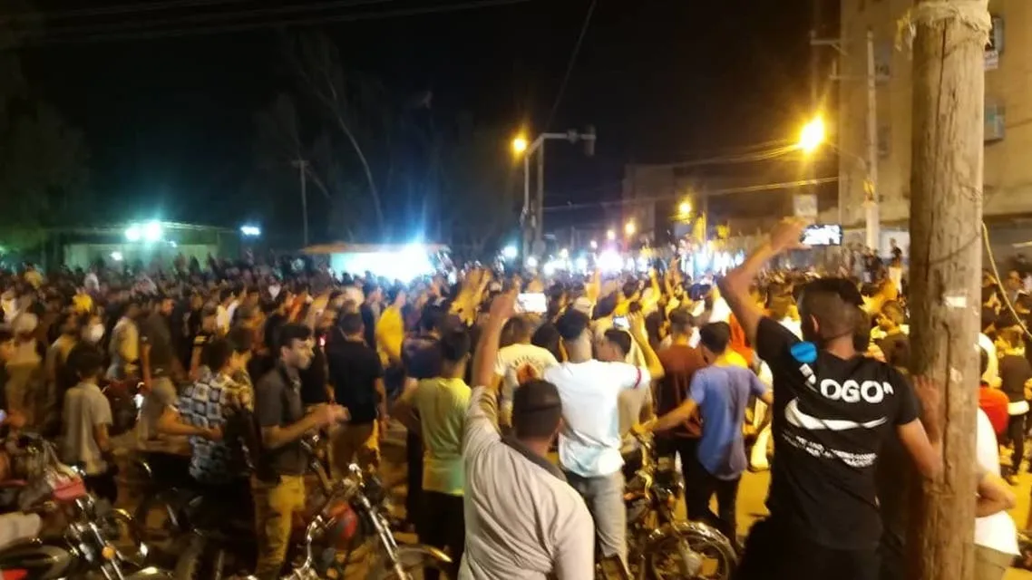 تواصل الاحتجاجات في إيران وسقوط جرحى برصاص الأمن