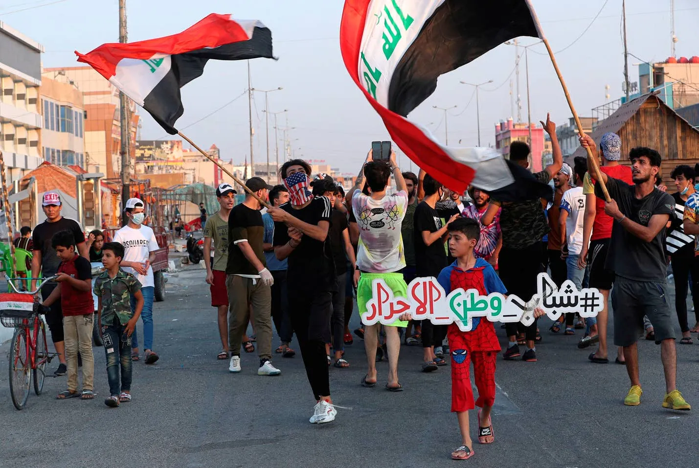 صحيفة: العراق يحاول الهروب من القفص الإيراني