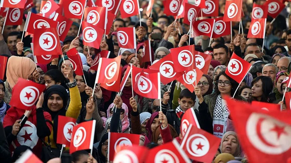 مراقبون تونسيون: إجراء الرئيس سعيّد هو لاستئصال المنظومة التي أرهقت البلاد