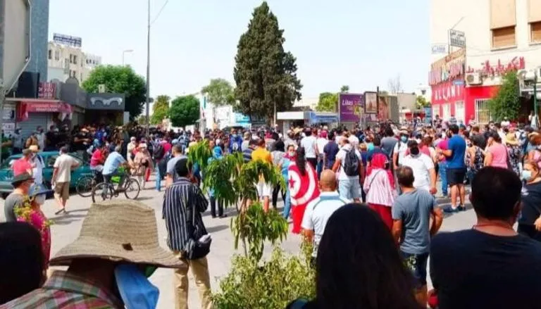 ​​​​​​​محتجون تونسيون يقتحمون مقر حزب النهضة الإخواني وشرارة الاحتجاجات تمتد