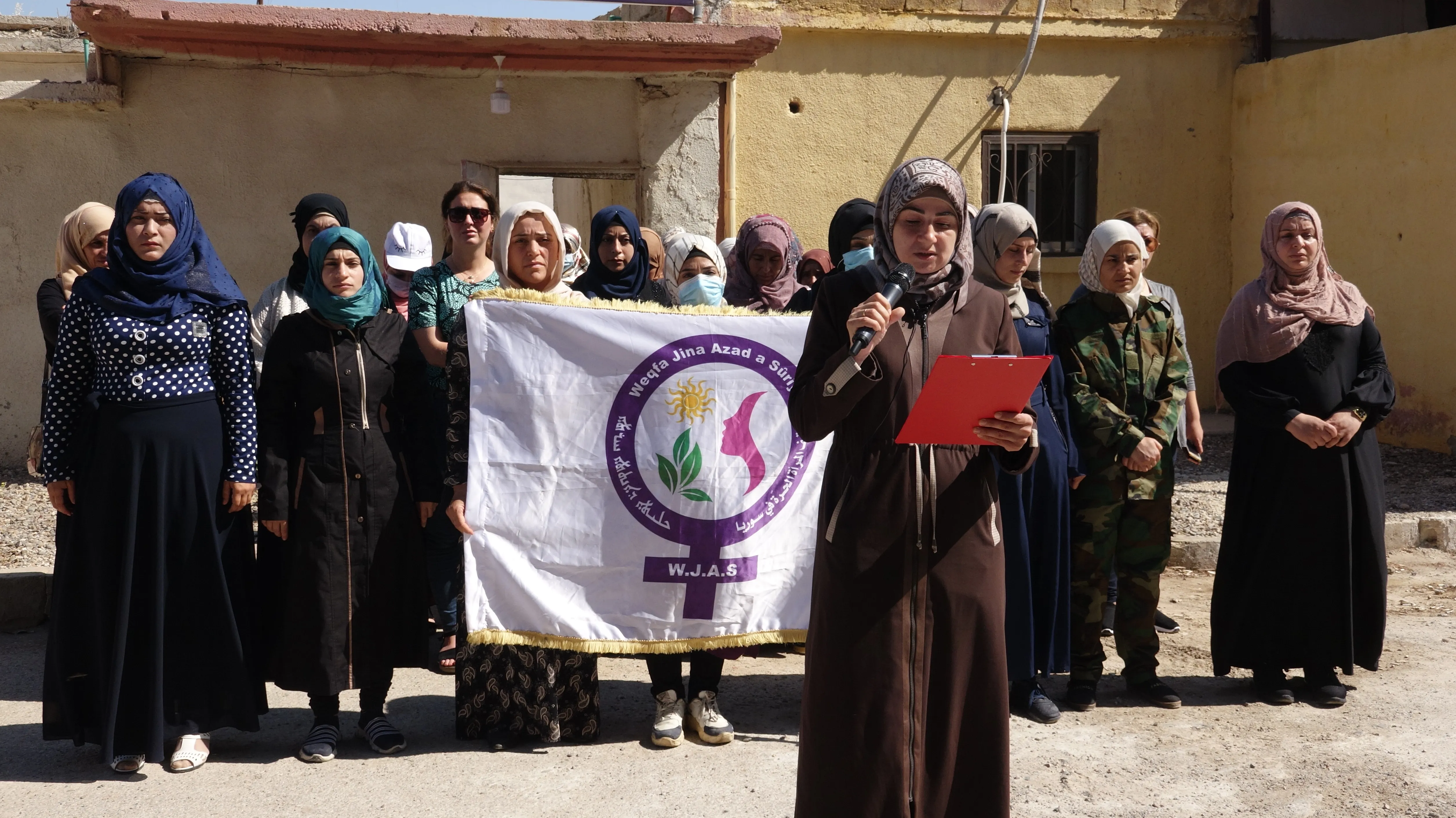 ​​​​​​​سلسلة بيانات تدعوا فيه النساء بالتكاتف حيال جرائم القتل
