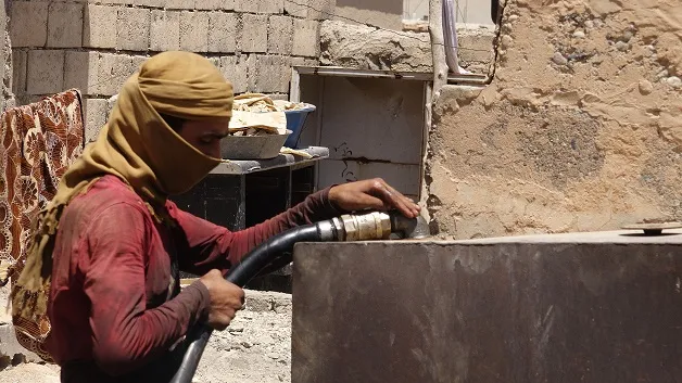 مديرية المحروقات في الطبقة توزع الدفعة الأولى من مادة مازوت التدفئة