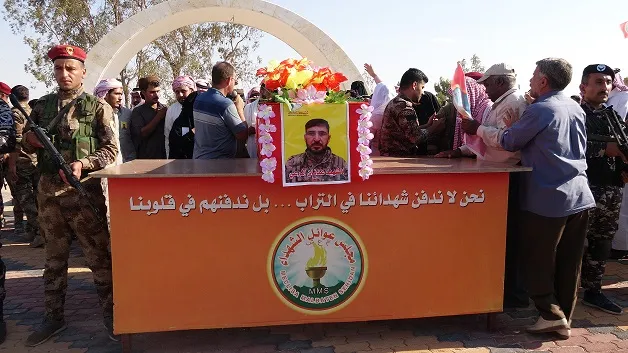 ​​​​​​​الطبقة تشيع الشهيد عدنان المرعي المقاتل في قوات سوريا الديمقراطية إلى مثواه الأخير
