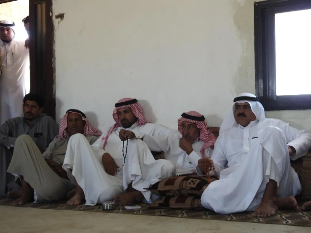 ​​​​​​​المجلس التنفيذي في إقليم الفرات يجتمع مع وجهاء ناحية عين عيسى