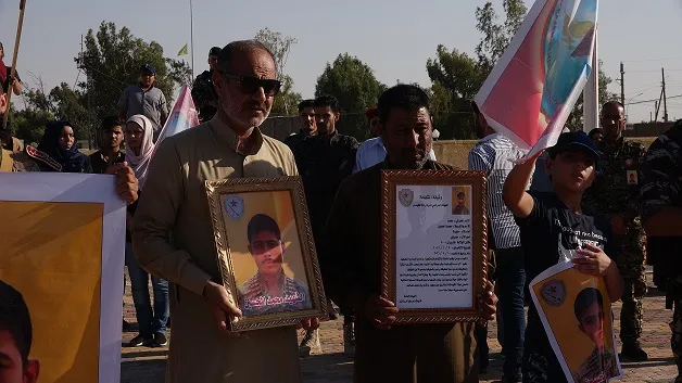أهالي الطبقة يشيعون جثمان الشهيد محمد الحسين إلى مثواه الأخير