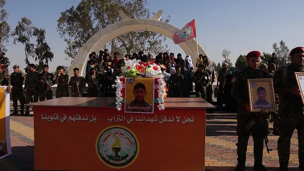 أهالي الطبقة يشيعون جثمان الشهيد محمد الحسين إلى مثواه الأخير