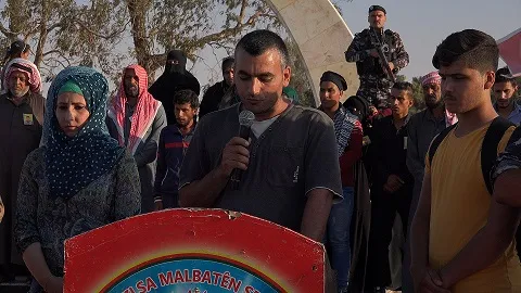 أهالي الطبقة يشيعون الشهيد علي المحمود إلى مثواه الأخير