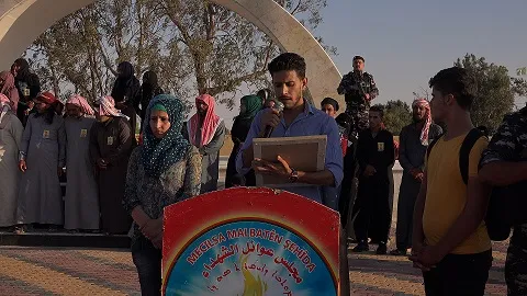 أهالي الطبقة يشيعون الشهيد علي المحمود إلى مثواه الأخير