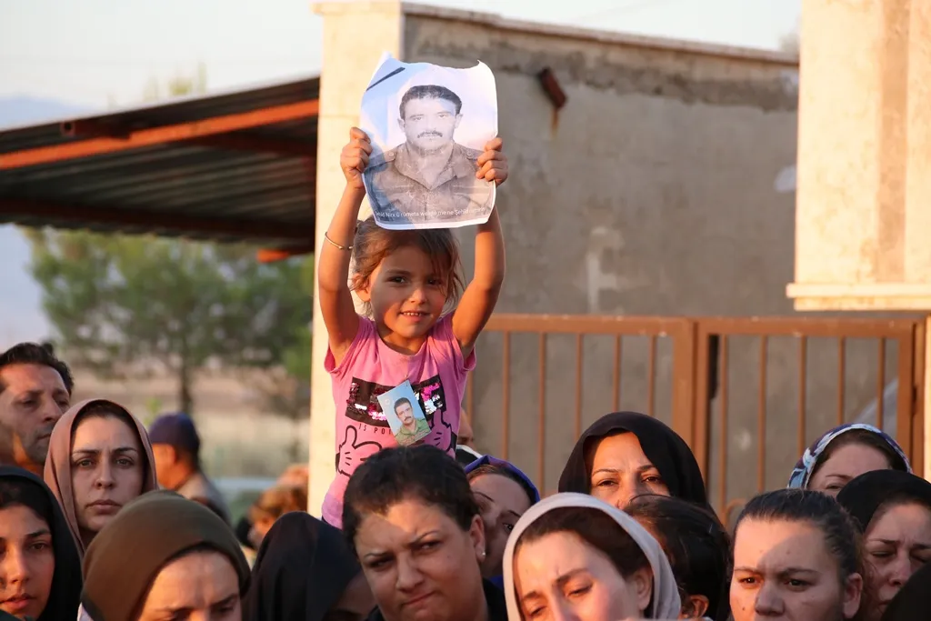 أهالي ديرك يودعون شهيدين إلى مثواهما الأخير في مزار الشهيد خبات