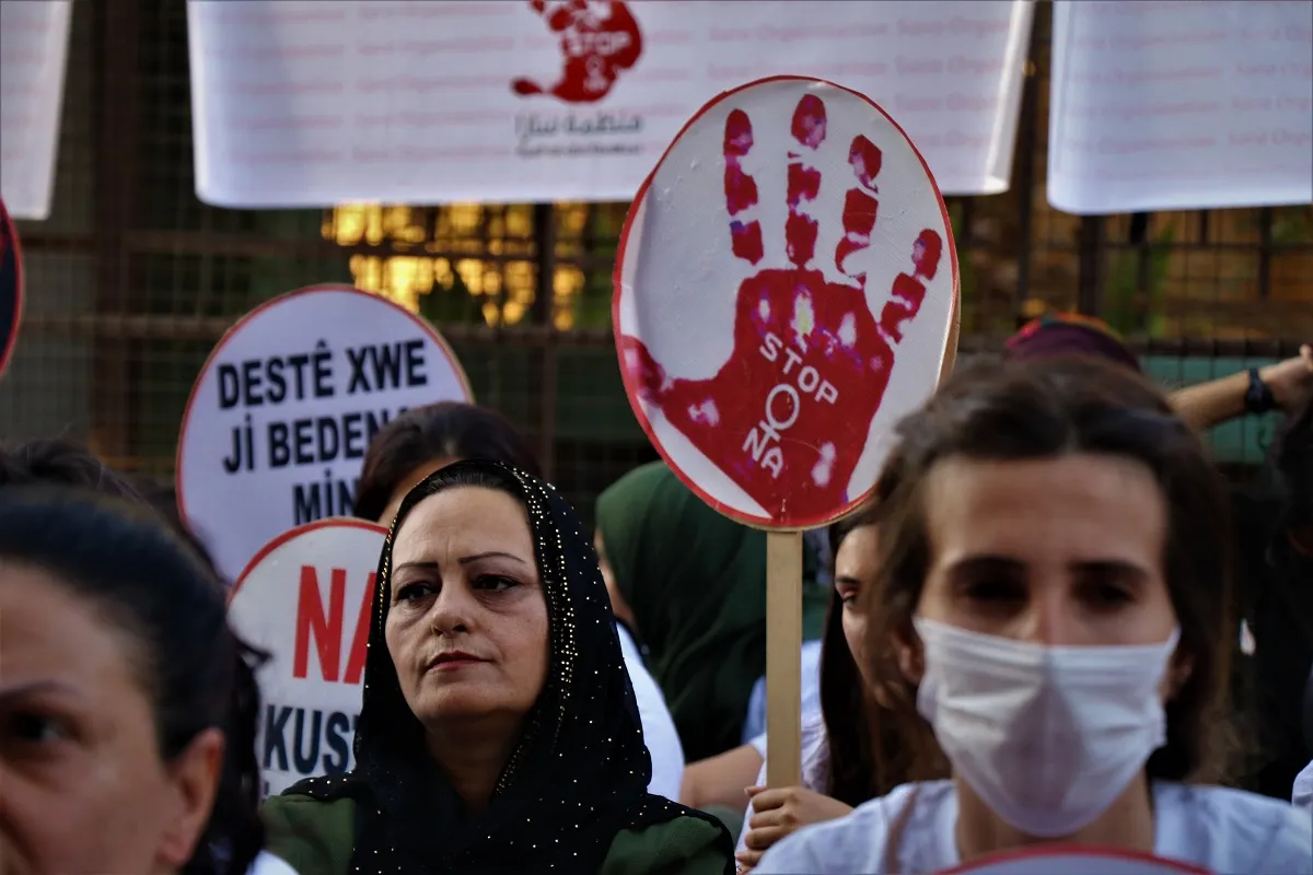 ​​​​​​​وقفة احتجاجية "صامتة" في قامشلو رفضاً لجرائم قتل النساء