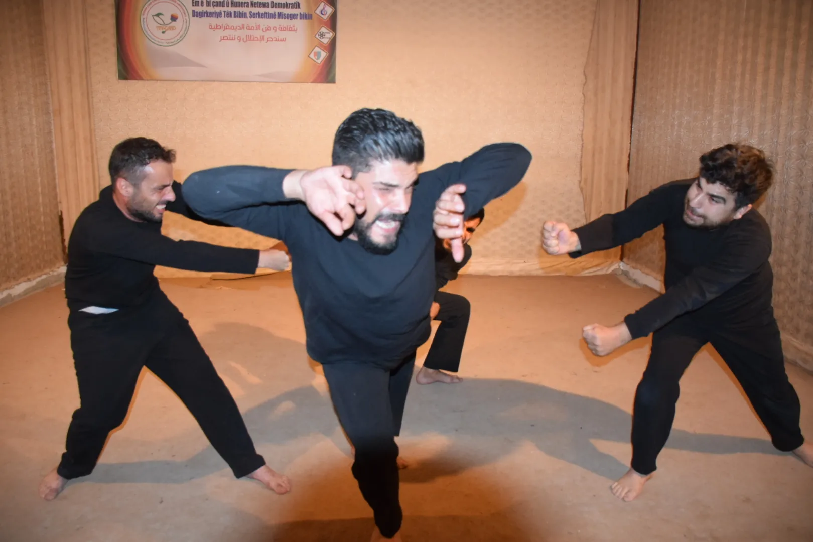 عرض مسرحية ضمن فعاليات "شهر الثقافة والفن" في الحسكة
