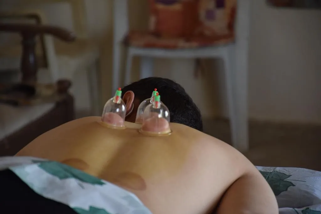 عاد إلى قريته بعد رحلة في التخصص بالطب التكميلي وفتح عيادته