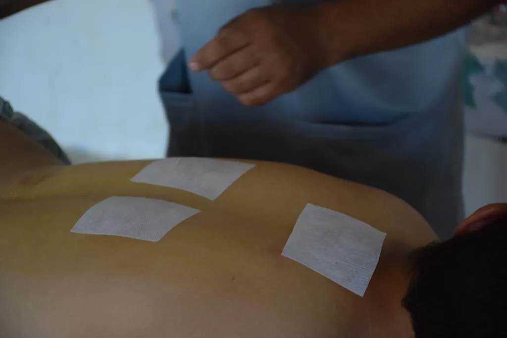 عاد إلى قريته بعد رحلة في التخصص بالطب التكميلي وفتح عيادته