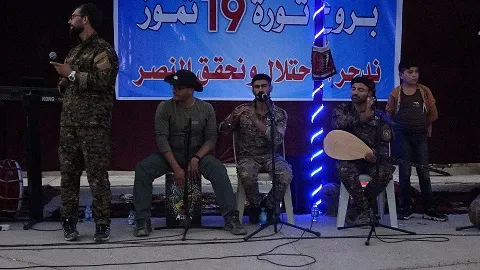 أهالي الطبقة يحتفلون بذكرى ثورة 19 تموز