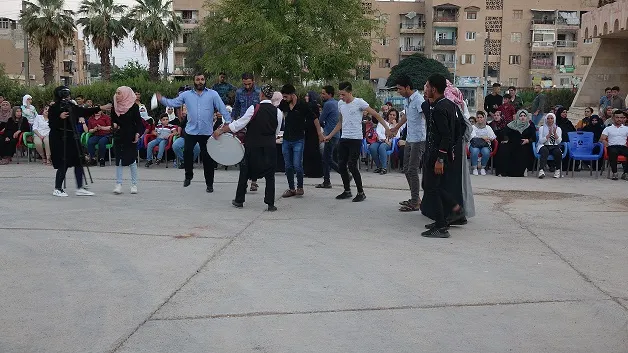 أهالي الطبقة يحتفلون بذكرى ثورة 19 تموز