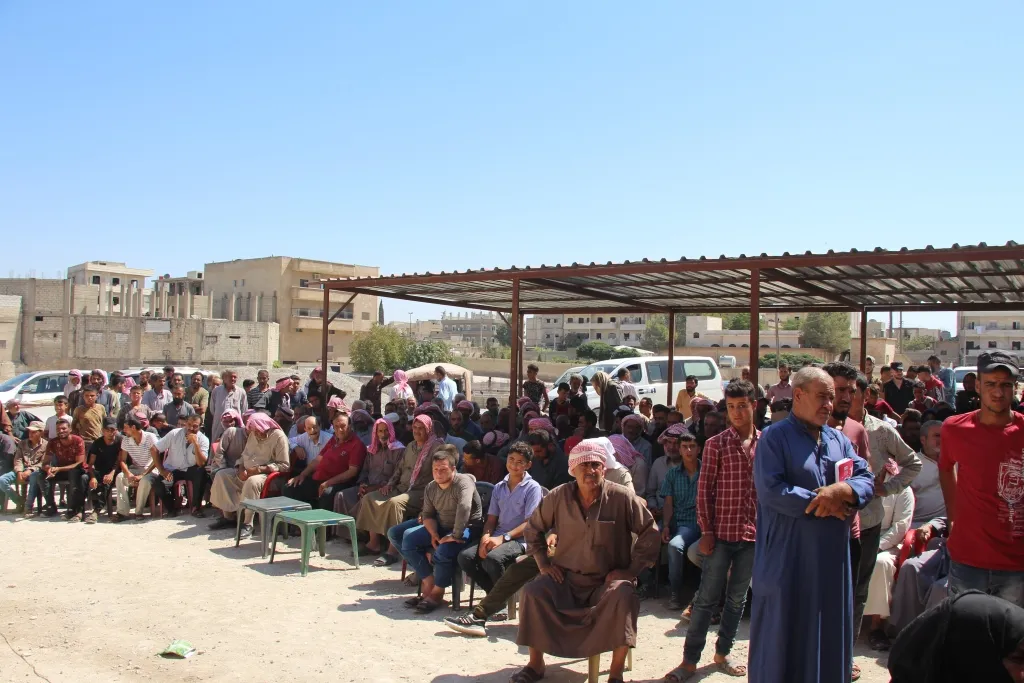 إدارة منبج تجتمع مع أهالي المدينة وتستمع إلى مطالبهم