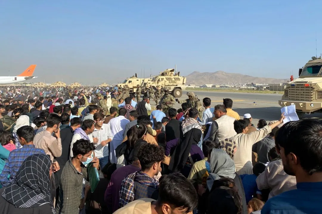 ​​​​​​​مايك بنس عن الانسحاب الأميركي من أفغانستان: بايدن أذلنا