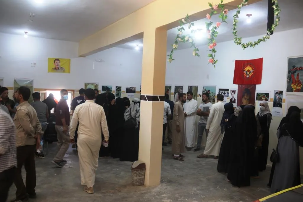 ​​​​​​​افتتاح معرض لصور القائد أوجلان في بلدة هجين بدير الزور