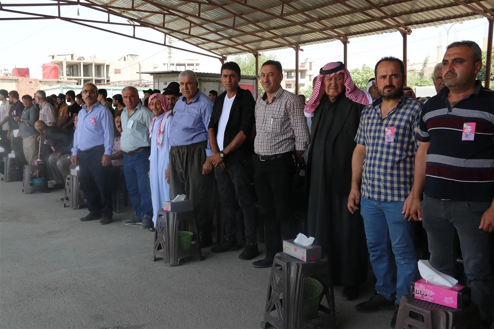 ​​​​​​​المئات من الأهالي يقدمون واجب العزاء لذوي الشهيد روني ديرك