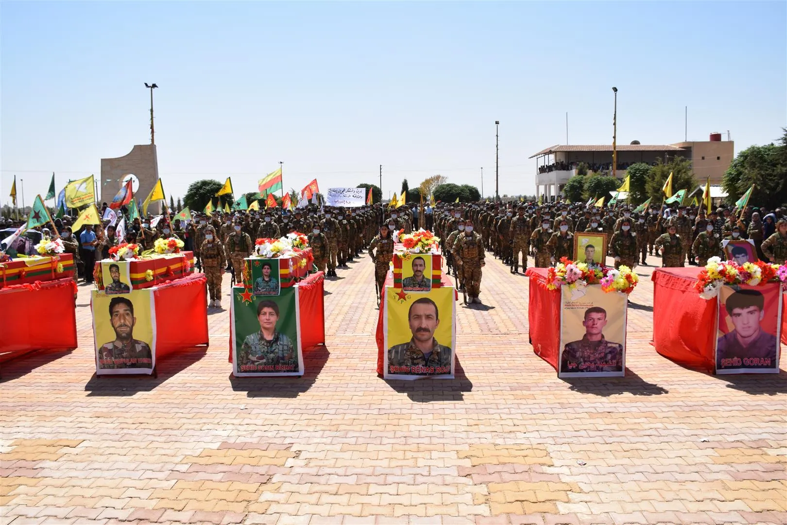 ​​​​​​​الآلاف في الحسكة يودعون جثامين خمسة شهداء