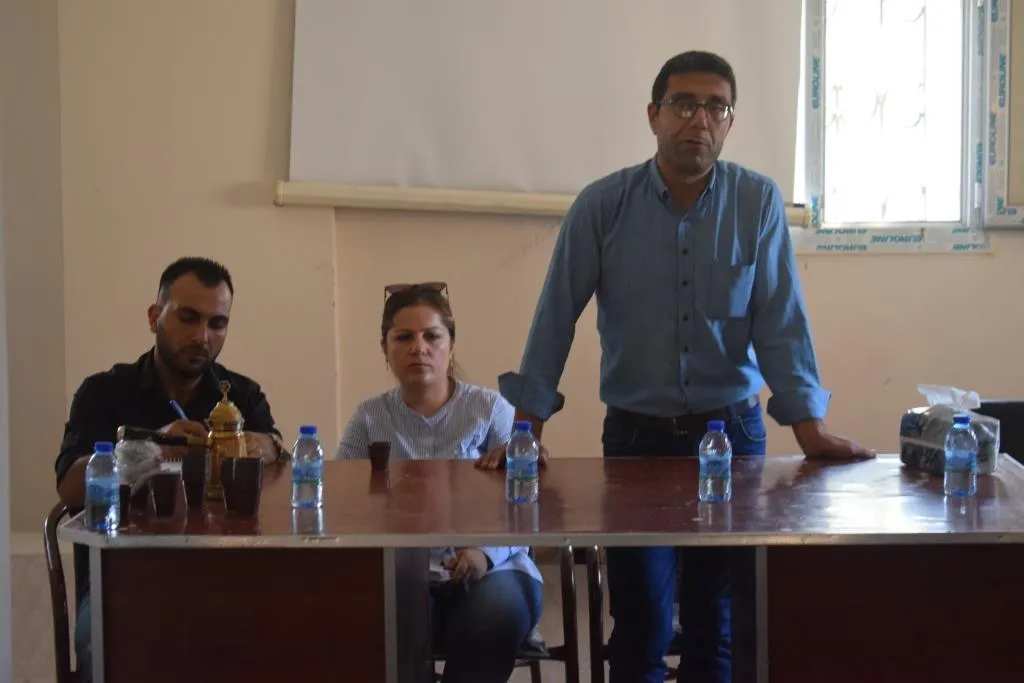 ممثلو الإدارة الذاتية يعقدون اجتماعاً لأهالي ناحية القناية في كوباني