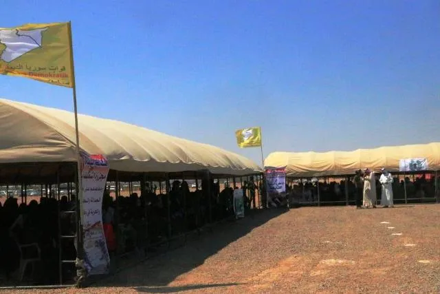 ​​​​​​​الإدارة الذاتية وأهالي دير الزور يستذكرون شهداء مجزرة الشعيطات