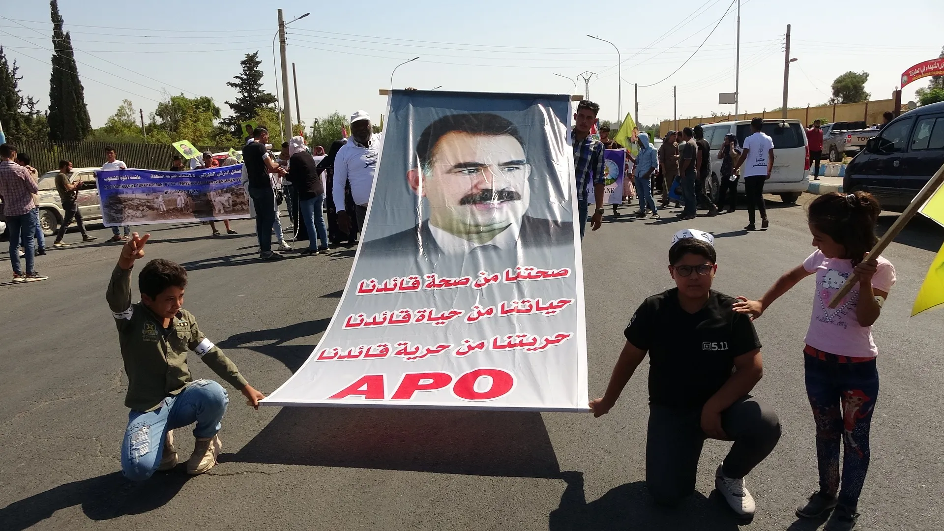 ​​​​​​​أهالي الطبقة ينددون بالعزلة المفروضة على القائد أوجلان ويستنكرون الهجمات التركية