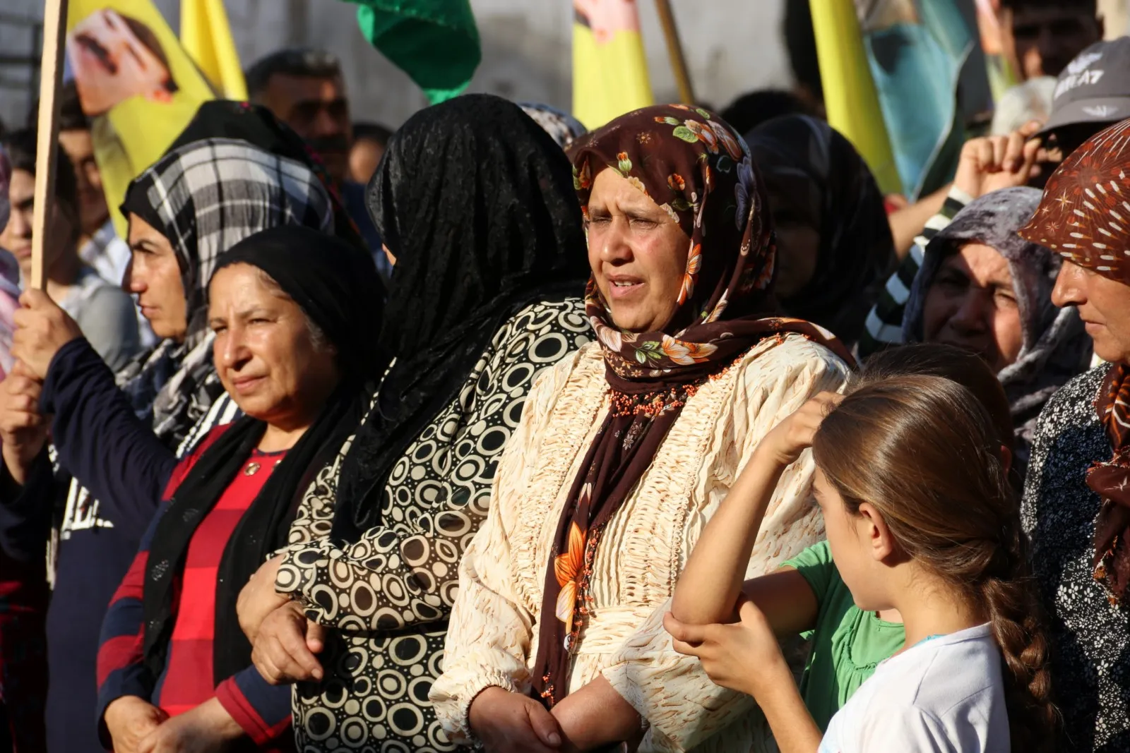 أهالي حلب يقدمون واجب العزاء لذوي الشهداء سوسن وروجدا وجودي