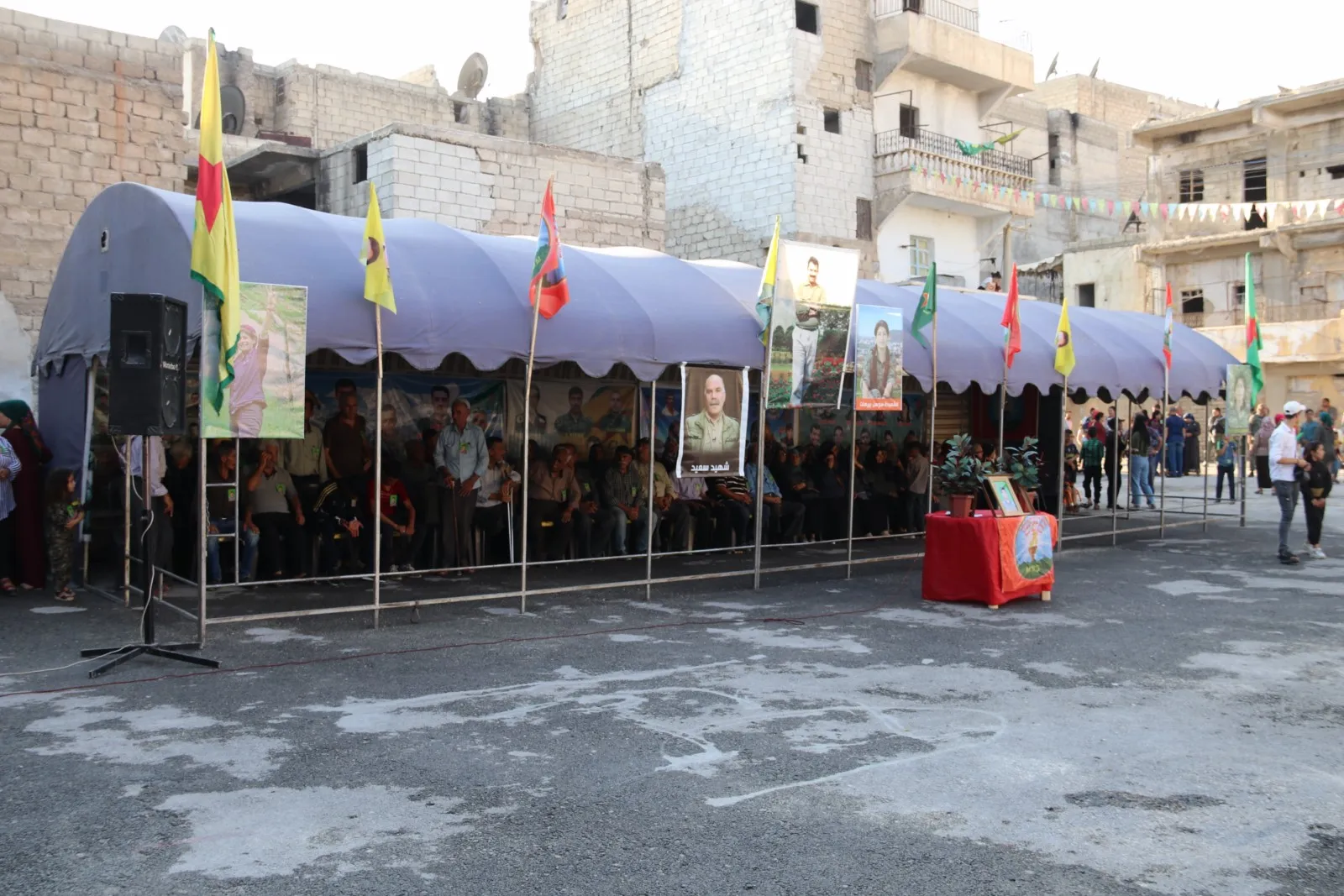 أهالي حلب يقدمون واجب العزاء لذوي الشهداء سوسن وروجدا وجودي