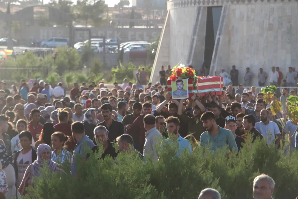 تشييع جثمان شهيد والإعلان عن سجل أربعة شهداء في كوباني