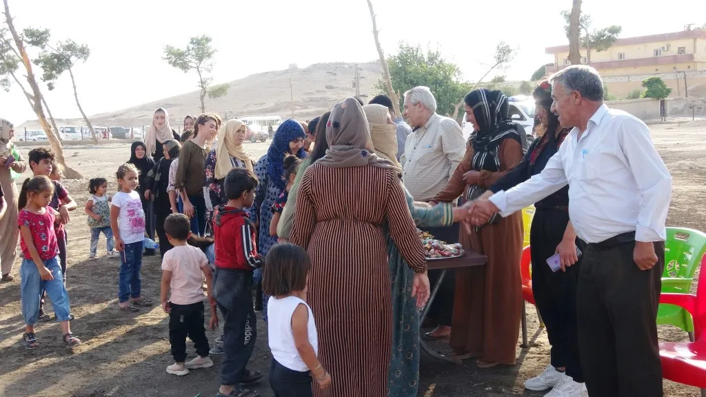 أهالي عين عيسى ومهجرو كري سبي يحتفلون بمناسبة قفزة 15 آب